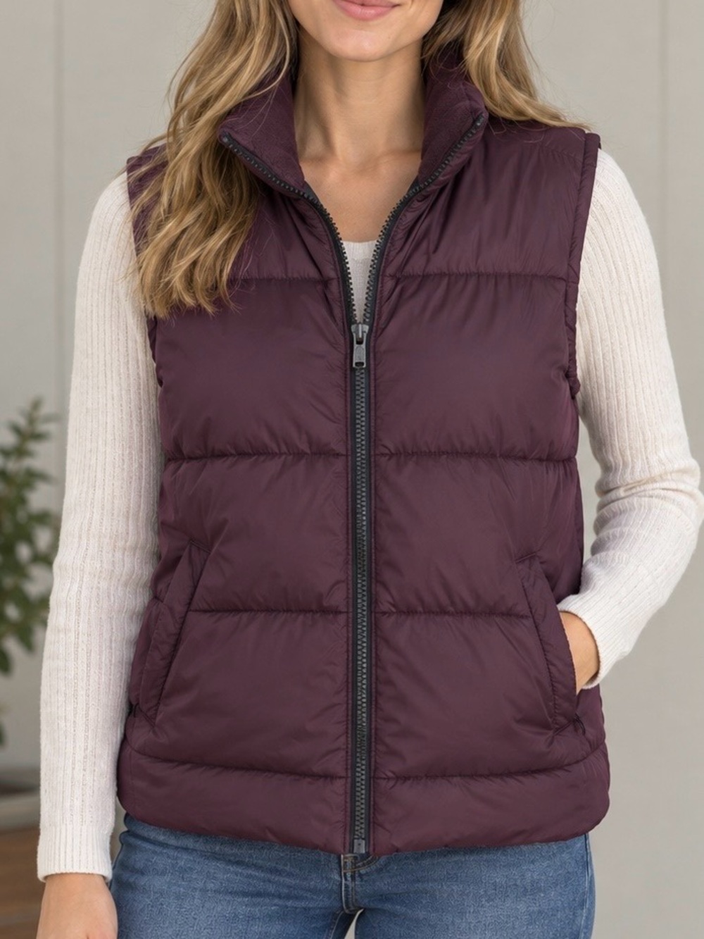 Old Navy Women’s Small Burgundy Quilted Puffer Vest Lined Full Zip Pockets
